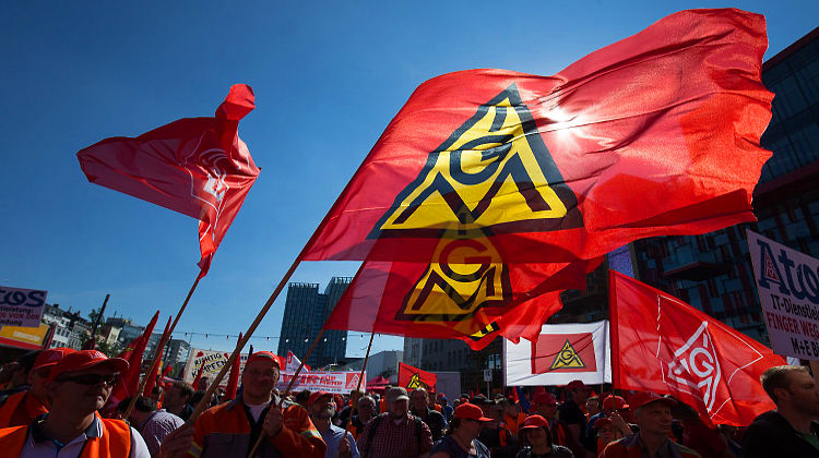 Gewerkschaft IG-Metall fordert von PSA Klarheit über Opel-Standorte
