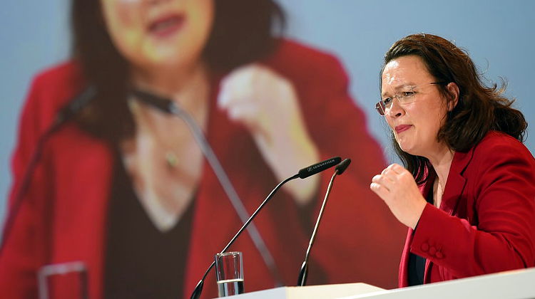 SPD-Chefin Nahles kritisiert Preisvergabe an Amazon-Chef Bezos in Berlin