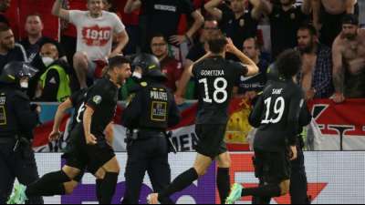 "Verbreitet Liebe!" Goretzka-Jubel mit Herz und sehr viel Gl&uuml;ck