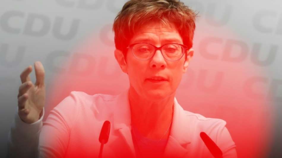 Klingbeil kritisiert AKK wegen ihrer Meinungsmache im Internet