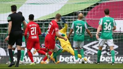 Leipzig l&auml;sst Bremen leiden und festigt Rang zwei
