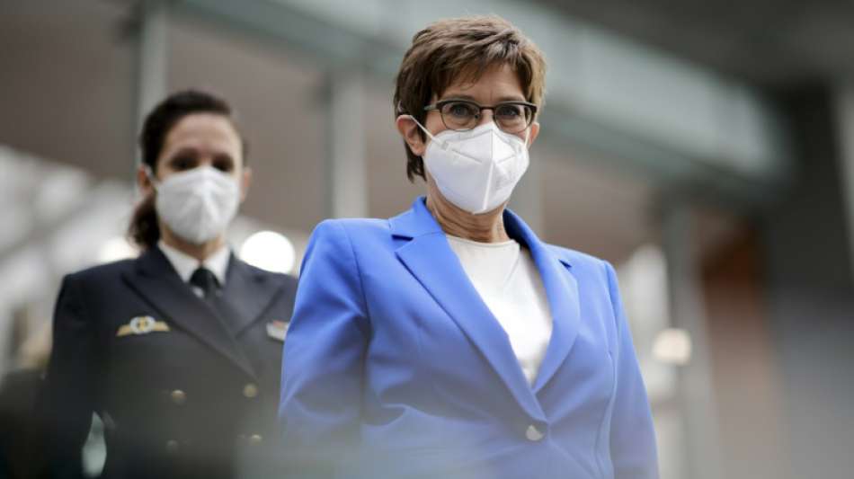 Kramp-Karrenbauer wirft Putin gezielte Provokationen im Ukraine-Konflikt vor