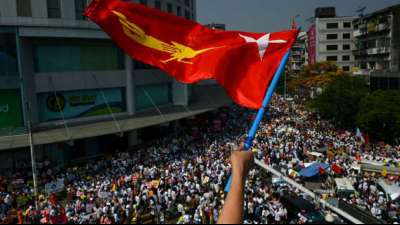 Brandanschlag auf Zentrale von Suu Kyis Partei in Yangon