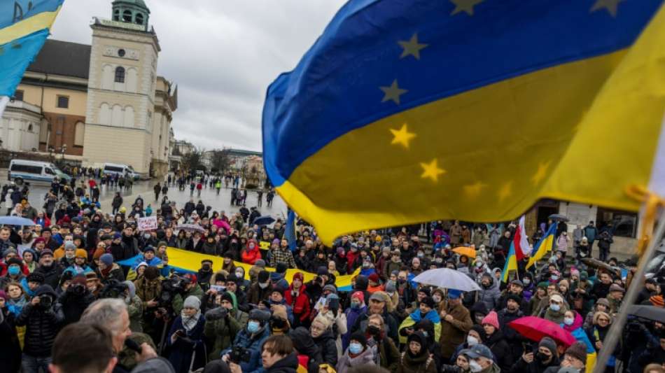 Proteste in Warschau und Paris gegen russischen Gro&szlig;angriff
