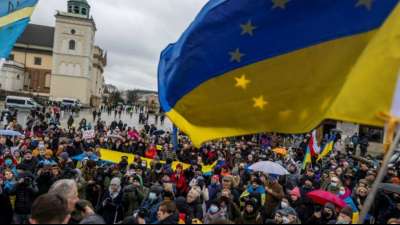 Proteste in Warschau und Paris gegen russischen Gro&szlig;angriff