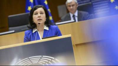 EU-Kommission warnt Ungarn, Polen und Slowenien vor Angriffen auf Medienfreiheit
