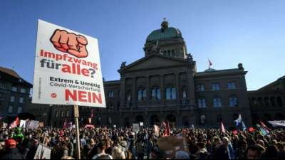 Schweizer stimmen in Referendum &uuml;ber Corona-Gesetz ab