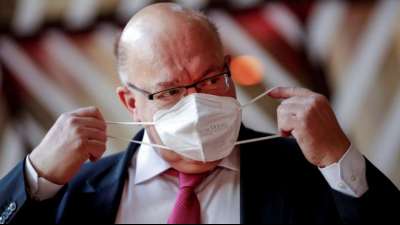 Altmaier schl&auml;gt Hinweis wie "Corona t&ouml;tet" bei Impfeinladungen vor
