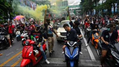 Tausende bei Protesten gegen Regierungschef Prayut in Thailand