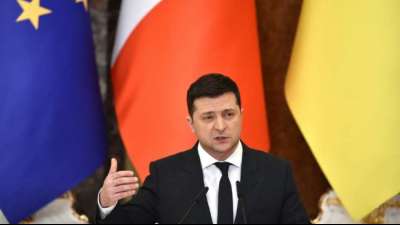 Selenskyj: Warnungen vor russischer Invasion sch&uuml;ren "Panik" in der Ukraine
