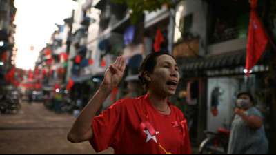 Wachsender Protest gegen Macht&uuml;bernahme des Milit&auml;rs in Myanmar