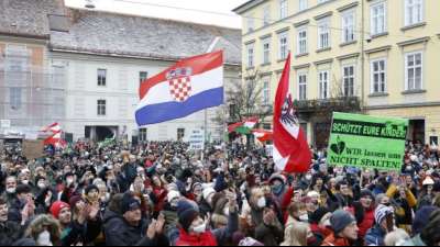 Demo tausender &Ouml;sterreicher gegen die Impfpflicht
