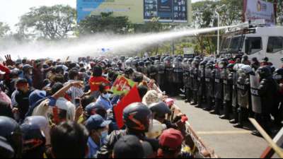 Polizei in Myanmar setzt Gummigeschosse und Tr&auml;nengas gegen Demonstranten ein