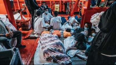 Fl&uuml;chtlinge an Bord der "Ocean Viking" k&ouml;nnen in Sizilien an Land gehen