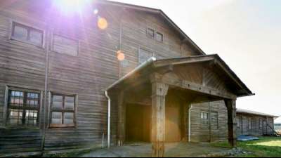 Essen und Party inmitten der Holocaust-H&ouml;lle