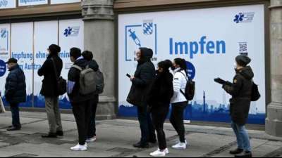 &Auml;rzteschaft und Krankenh&auml;user wollen viel mehr Impftempo