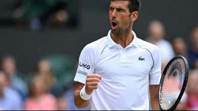 Wimbledon: Djokovic ungef&auml;hrdet im Halbfinale