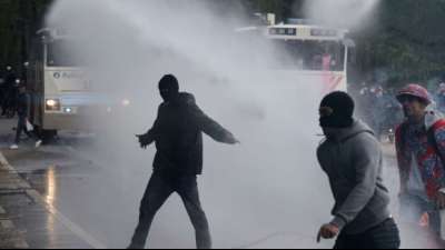 Belgische Polizei l&ouml;st Corona-Protest von Jugendlichen auf