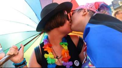 Rekord-Teilnehmerzahl bei Pride-Parade in der ungarischen Hauptstadt Budapest