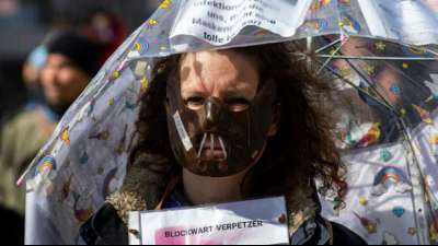 Bundesregierung sagt besseren Schutz von Medienvertretern bei Demonstrationen zu