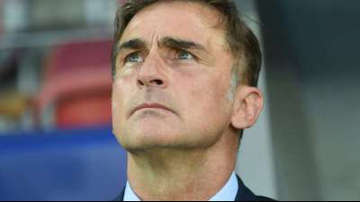 DFB-Trainer Kuntz st&auml;rkt Finn Dahmen nach Patzer den R&uuml;cken