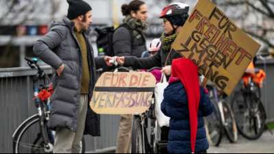 Verfassungssch&uuml;tzer sehen AfD als Treiber radikaler Corona-Proteste