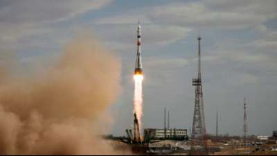 Russland bringt ersten Satelliten zur Erforschung des Arktis-Klimas ins All