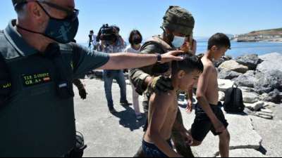 Marokkos K&ouml;nig will einvernehmliche L&ouml;sung f&uuml;r minderj&auml;hrige Fl&uuml;chtlinge 