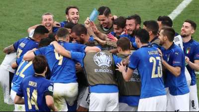 Rekordj&auml;ger Italien st&uuml;rmt als Gruppensieger ins Achtelfinale - auch Wales weiter