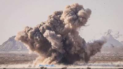 Iran feuert bei Milit&auml;r&uuml;bung ballistische Raketen ab