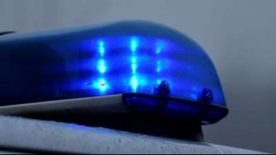 Geplatzter Lastwagenreifen beschädigt 28 Fahrzeuge auf A7