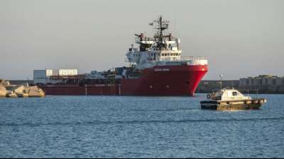 Besatzung von Rettungsschiff "Ocean Viking" durch IFRC-Teams verst&auml;rkt