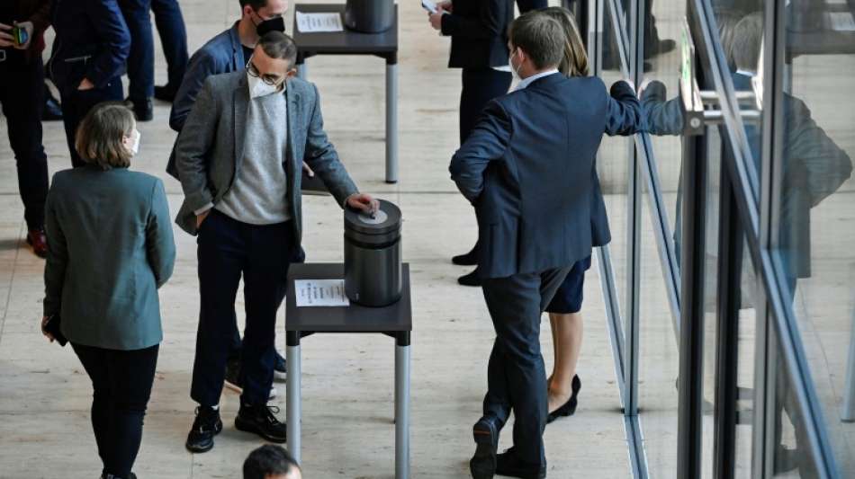 Stimmen f&uuml;r allgemeine Impfpflicht mehren sich partei&uuml;bergreifend