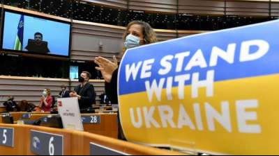 Von der Leyen sagt Ukraine 500 Millionen Euro an humanit&auml;rer Hilfe zu