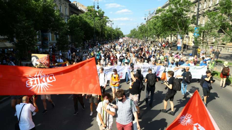 Tausende protestieren in Budapest gegen geplanten Campus einer chinesischen Uni