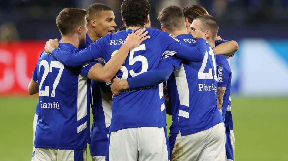 Ohne Trainer und Torj&auml;ger: Schalke schl&auml;gt N&uuml;rnberg