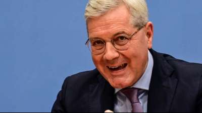 R&ouml;ttgen von Kreisverband als Kandidat f&uuml;r CDU-Parteivorsitz nominiert 