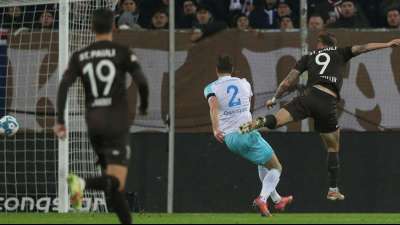 Burgstaller schie&szlig;t St. Pauli zur Herbstmeisterschaft