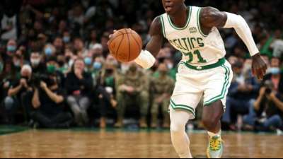 NBA: Dennis Schr&ouml;der f&uuml;hrt Boston Celtics zum tollem Sieg