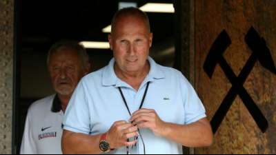 Zweitliga-Schlusslicht Aue entl&auml;sst Trainer Schpilewski