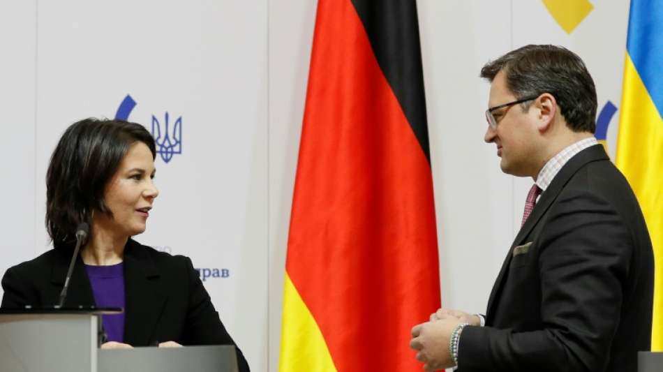 Baerbock dr&auml;ngt Putin zu R&uuml;ckkehr an den Verhandlungstisch