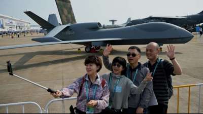 China zeigt bei Flugschau neueste Kampfflugzeuge und Drohnen
