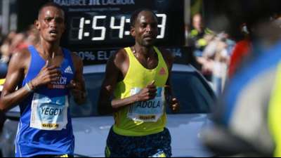Adola gewinnt Berlin-Marathon - Weltrekord au&szlig;er Reichweite