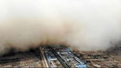 Verkehrsunf&auml;lle und schlechte Luft durch Sandsturm im Nordwesten Chinas