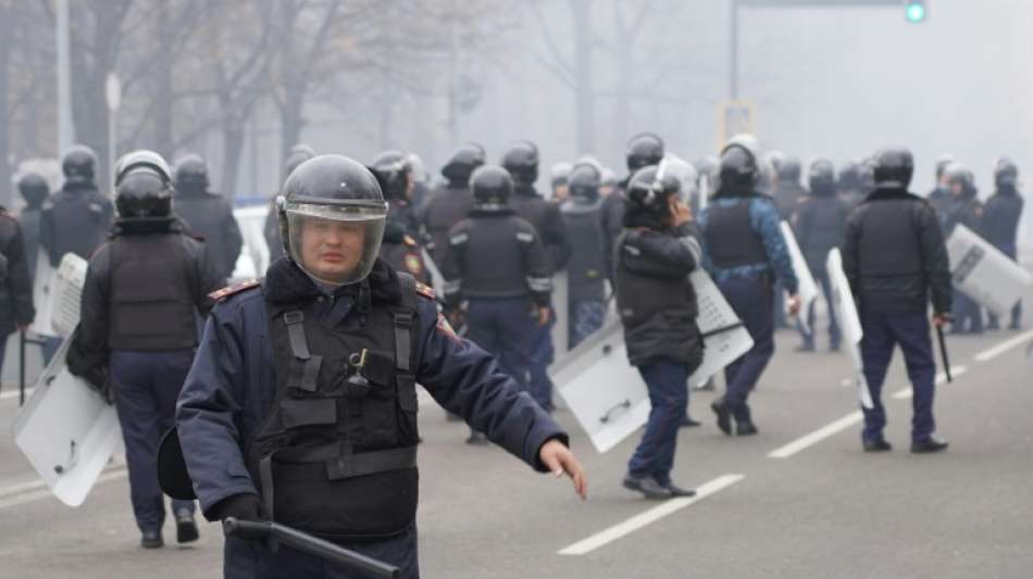 Demonstranten st&uuml;rmen Rathaus in kasachischer Stadt Almaty