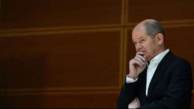 Gr&uuml;ne setzen im Bundestag Herbeizitieren von Scholz durch
