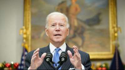 Biden sieht keinen "Grund zur Panik" wegen neuer Virusvariante