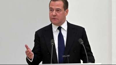 Medwedew droht Europa mit Gaspreisen wegen Nord-Stream-2