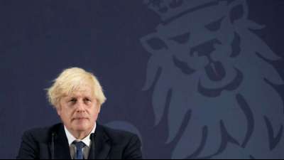 Johnson muss sich nach Kontakt mit Corona-Infiziertem teilweise isolieren