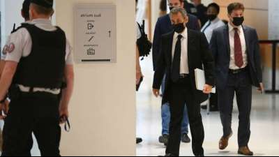 Sarkozy wehrt sich vor Gericht energisch gegen Vorw&uuml;rfe